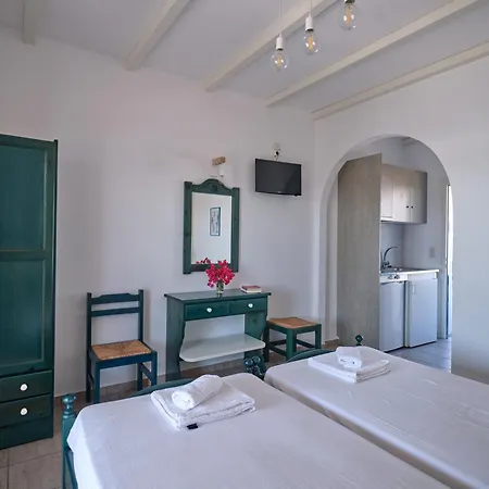 Manolis Aliki (Paros)