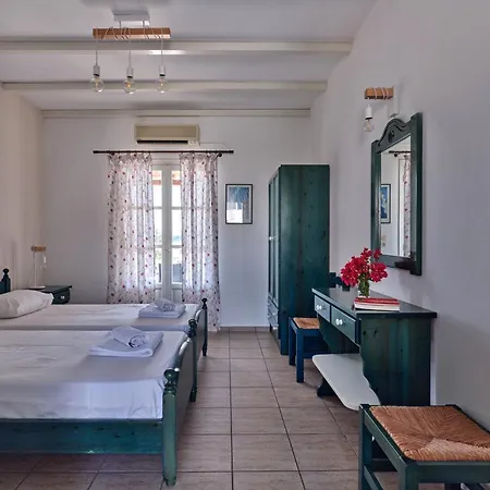 Manolis Aliki (Paros)