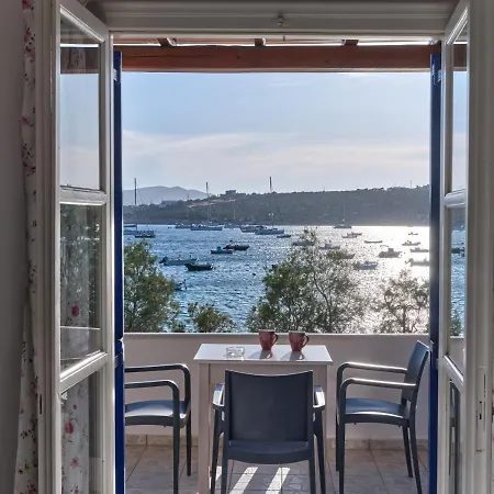 Manolis Aliki (Paros)